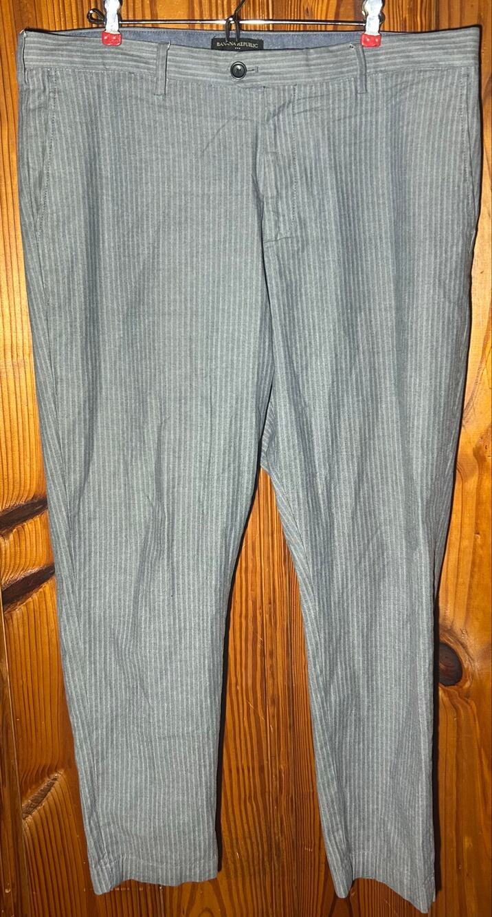 Banana Republic Men’s Slim Tapered Leg Trousers Gray PinStripe Workwear 38x32